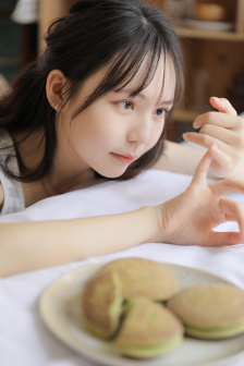 小舞怀孕开襟乳液狂飙